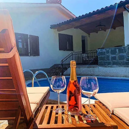 بيت للعطل Deni *