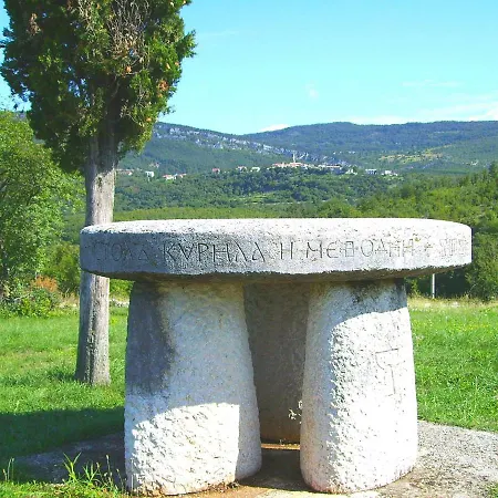 Deni * Roč